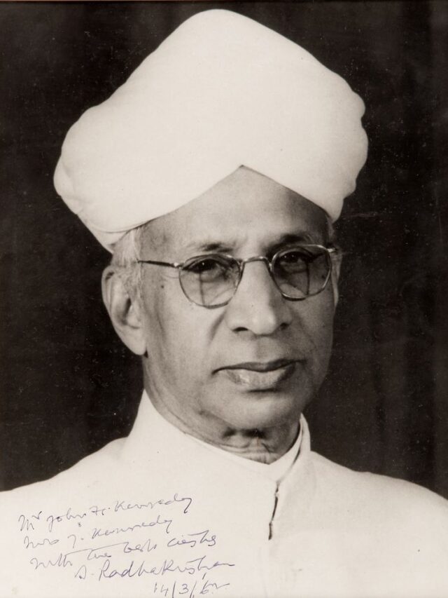 Teachers Day Quotes: गुरु के लिए लिखें ये दिल छू लेने वाले Quotes, हर शिक्षक हो जाएगा खुश